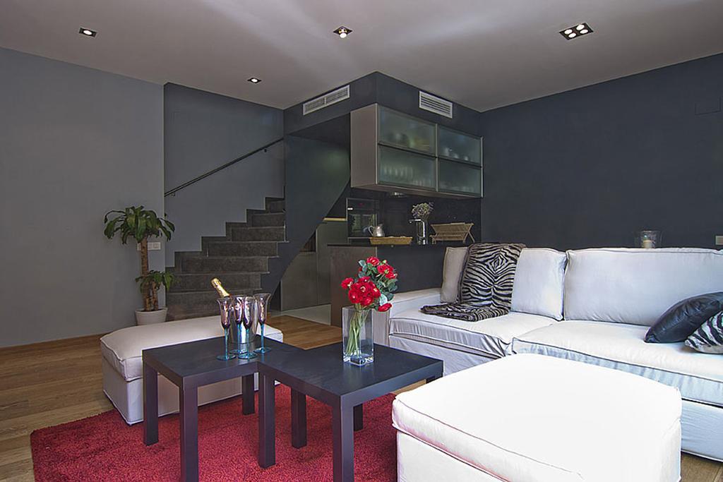 Apartment Barcelona Rentals - Gracia Pool Apartments Center Exterior photo